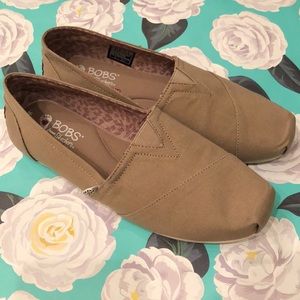 NWOT // BOBS for Dogs by Skechers // Tan // Size 9